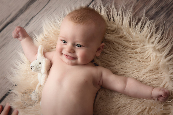 3 months photography session for a baby-boy