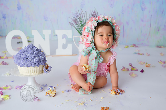 Cake smash portrait session in photography studio Westford MA