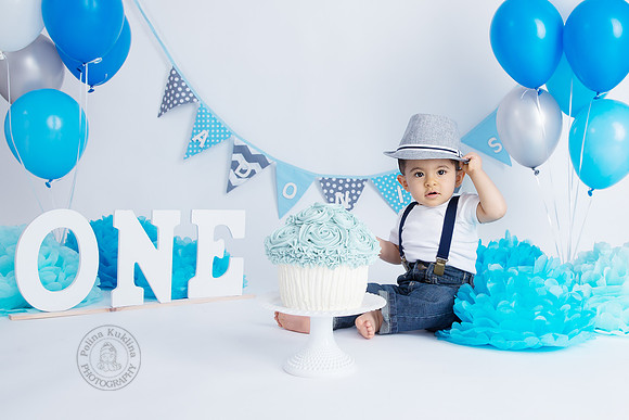 1st year baby photographs in a studio