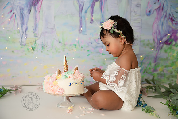 Unicorn cake smash